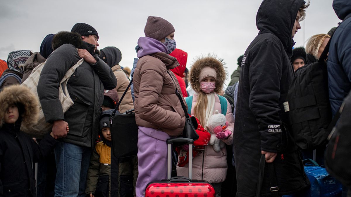 Молодежь не видит будущего в Украине: обнародованы мрачные результаты опроса